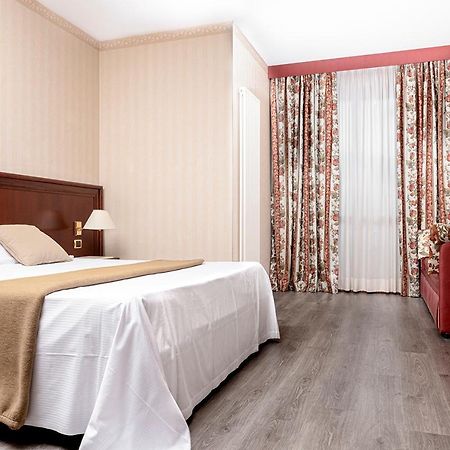 Hotel Poli Castelnovo di Sotto エクステリア 写真