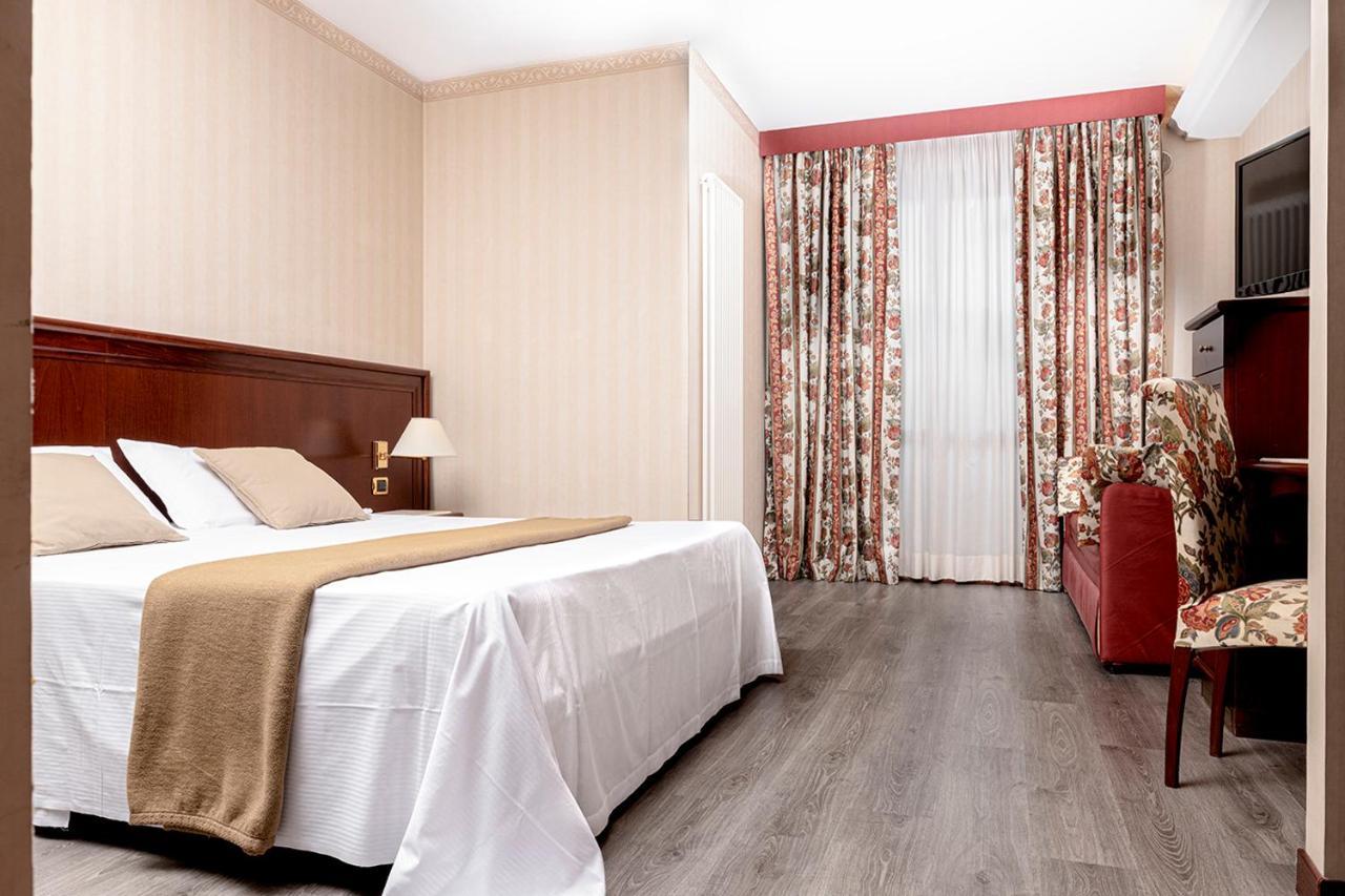 Hotel Poli Castelnovo di Sotto エクステリア 写真