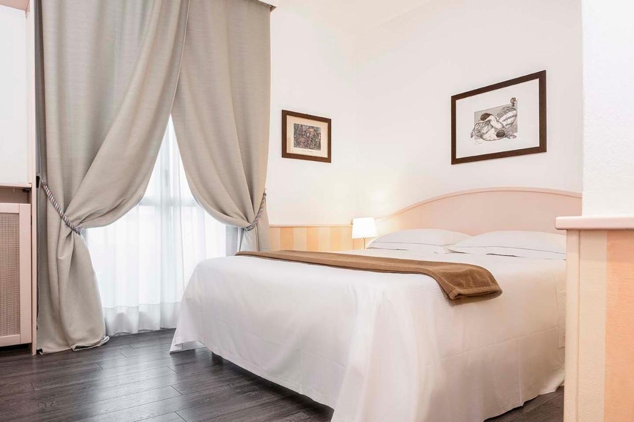 Hotel Poli Castelnovo di Sotto エクステリア 写真