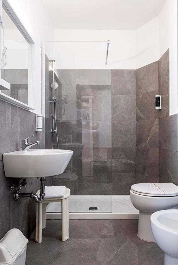 Hotel Poli Castelnovo di Sotto エクステリア 写真